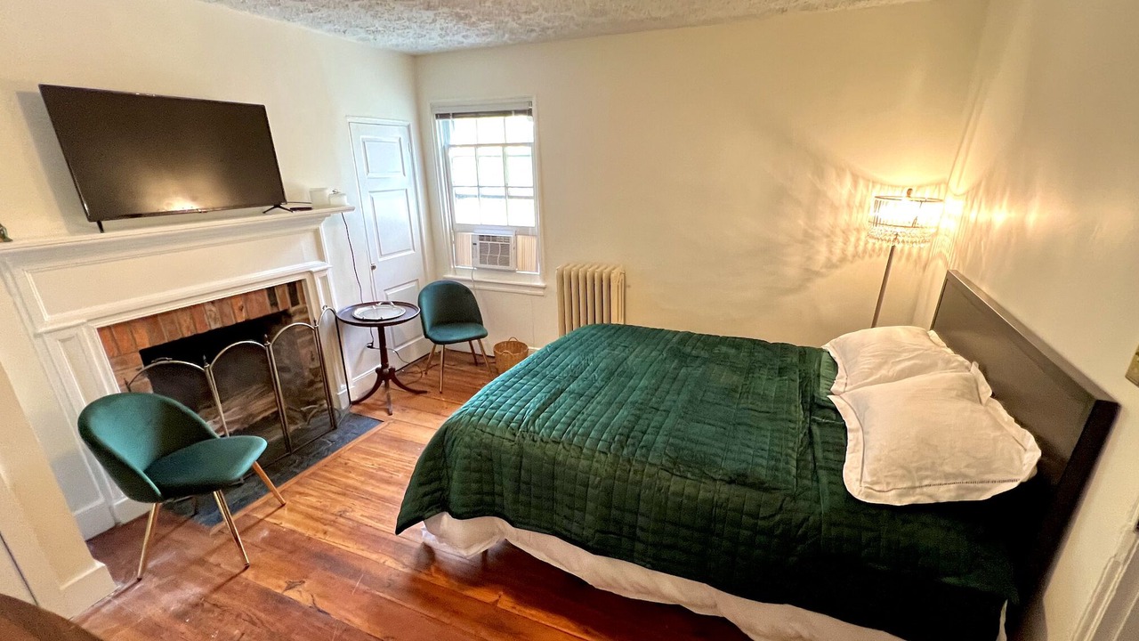 Photo of Bedroom in Historic District
