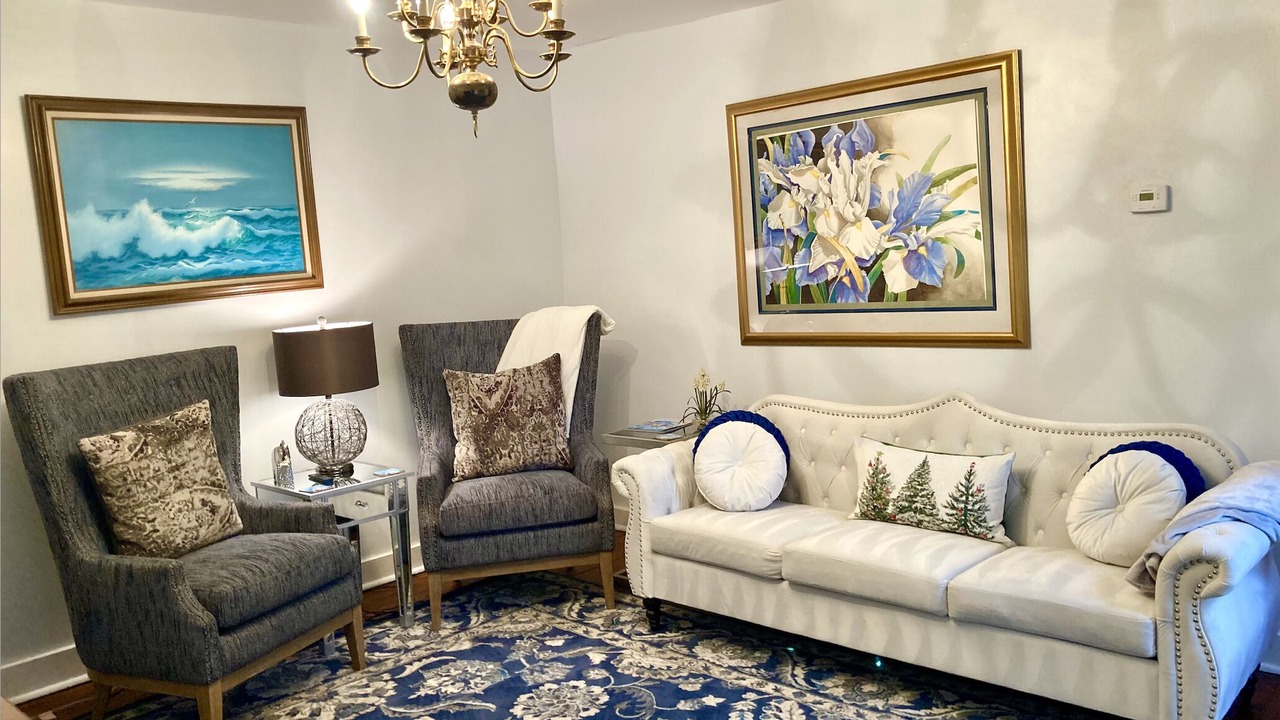 Photo of Livingroom in Historic District