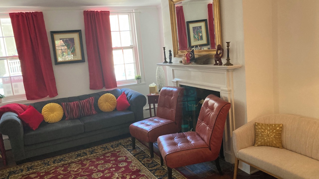Photo of Livingroom in Historic District