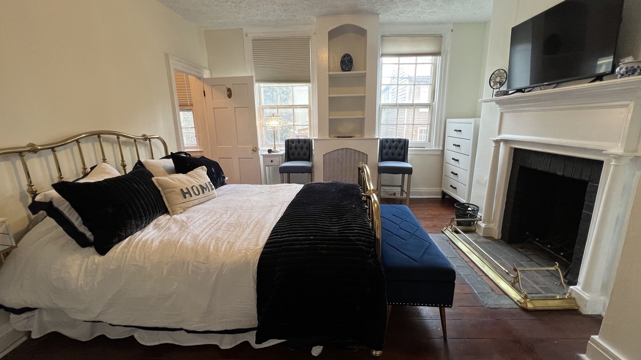 Photo of Bedroom in Historic District
