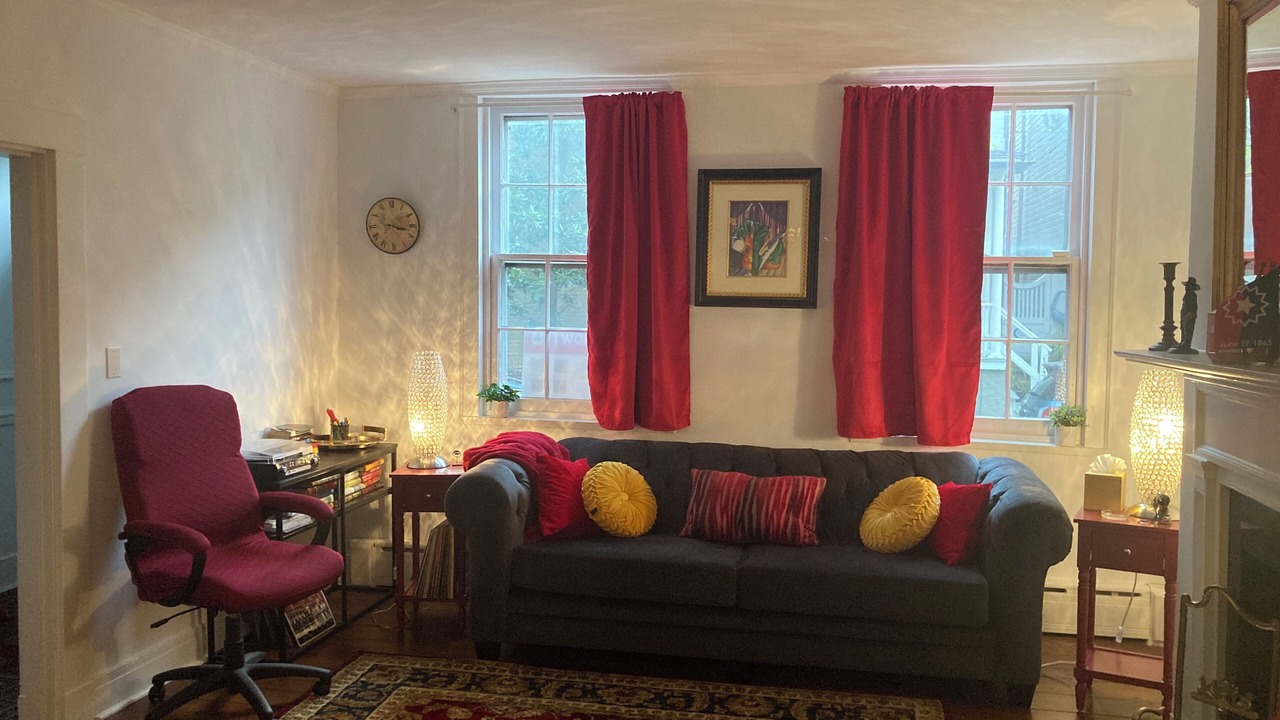 Photo of Livingroom in Historic District