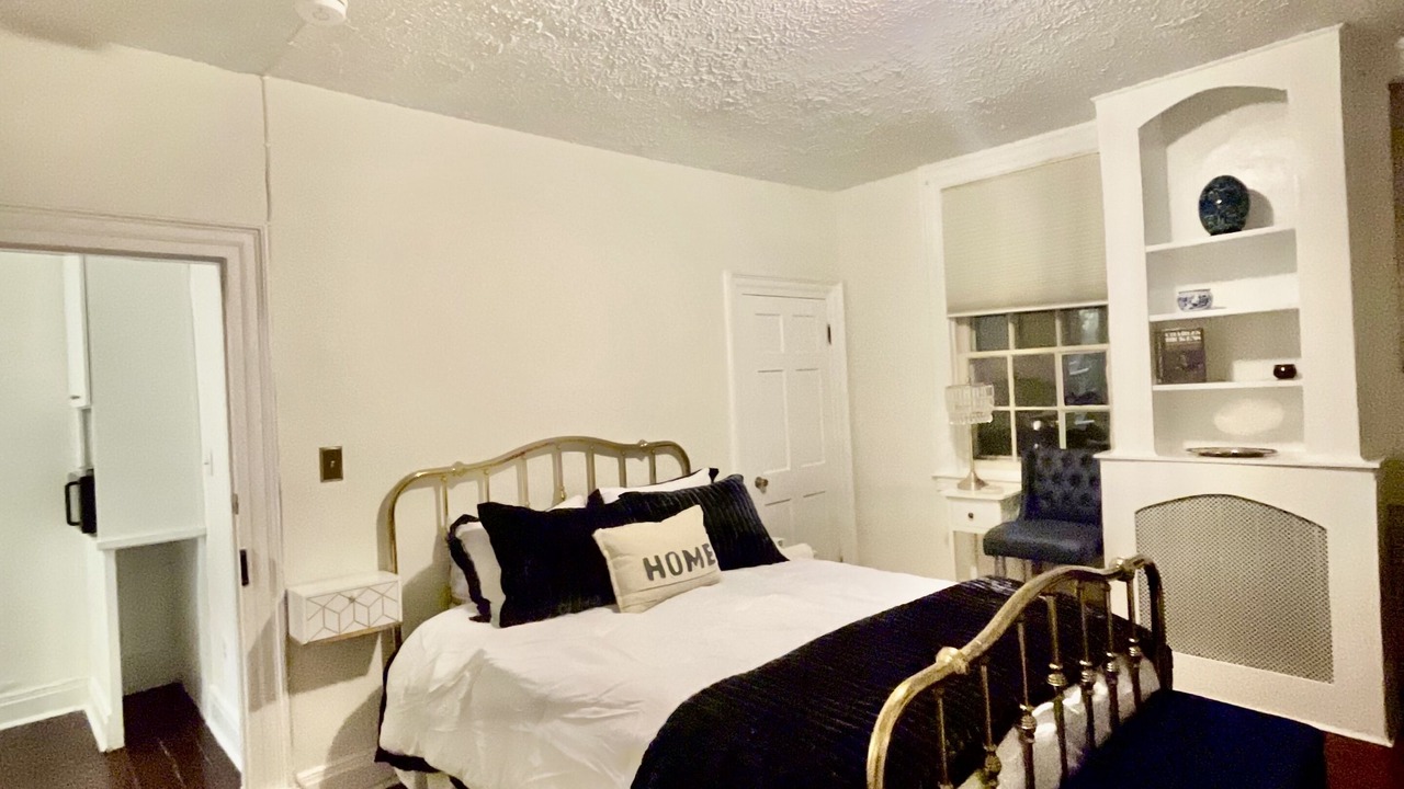 Photo of Bedroom in Historic District