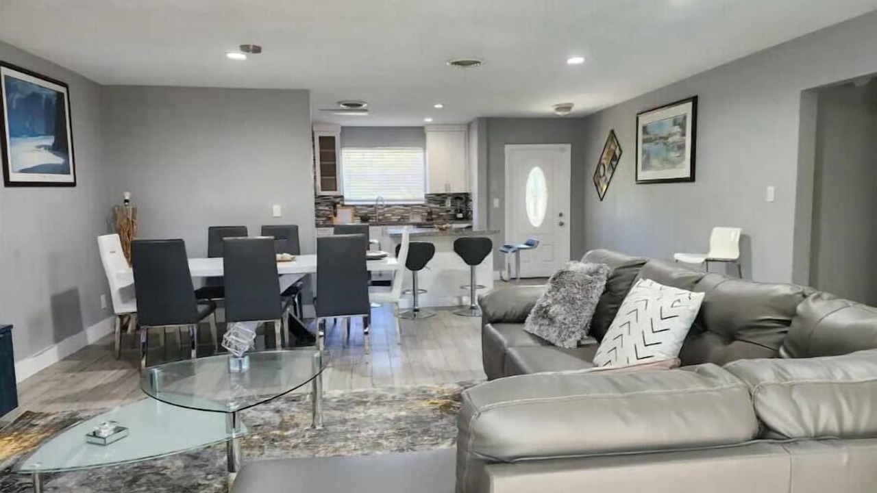 Photo of Livingroom in Ives Estates