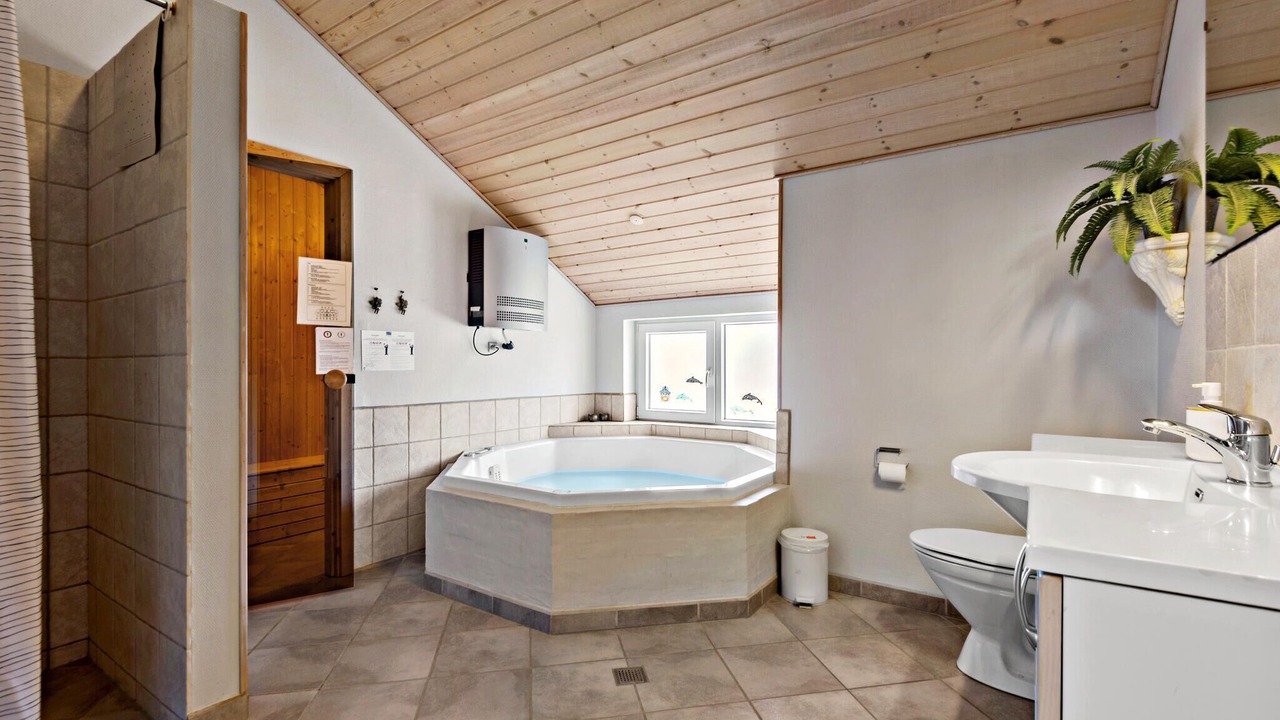 Photo of Bathroom in Jegum