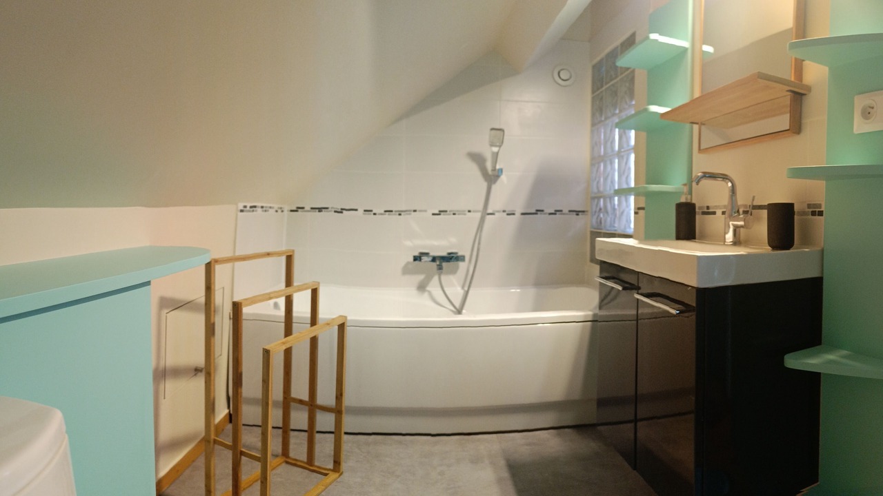 Photo of Bathroom in Parmain