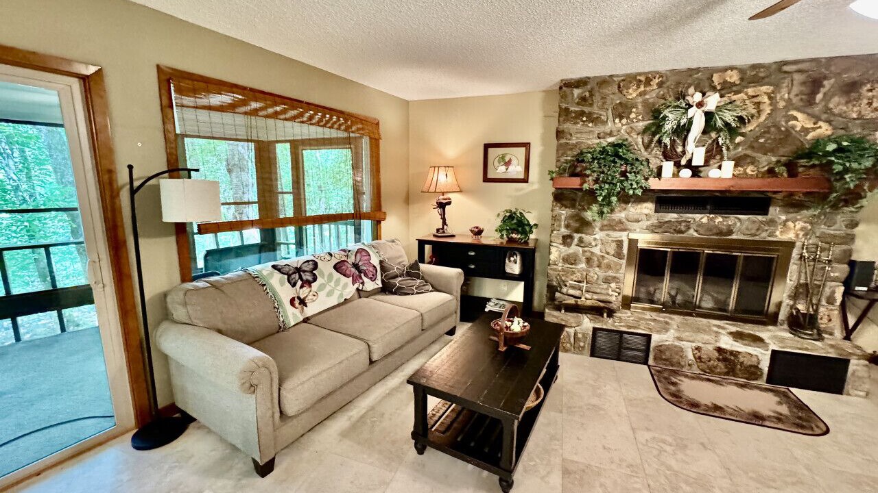 Photo of Livingroom in Fairfield Bay