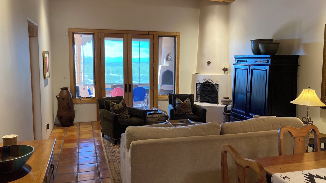 Photo of Livingroom in Historic Eastside