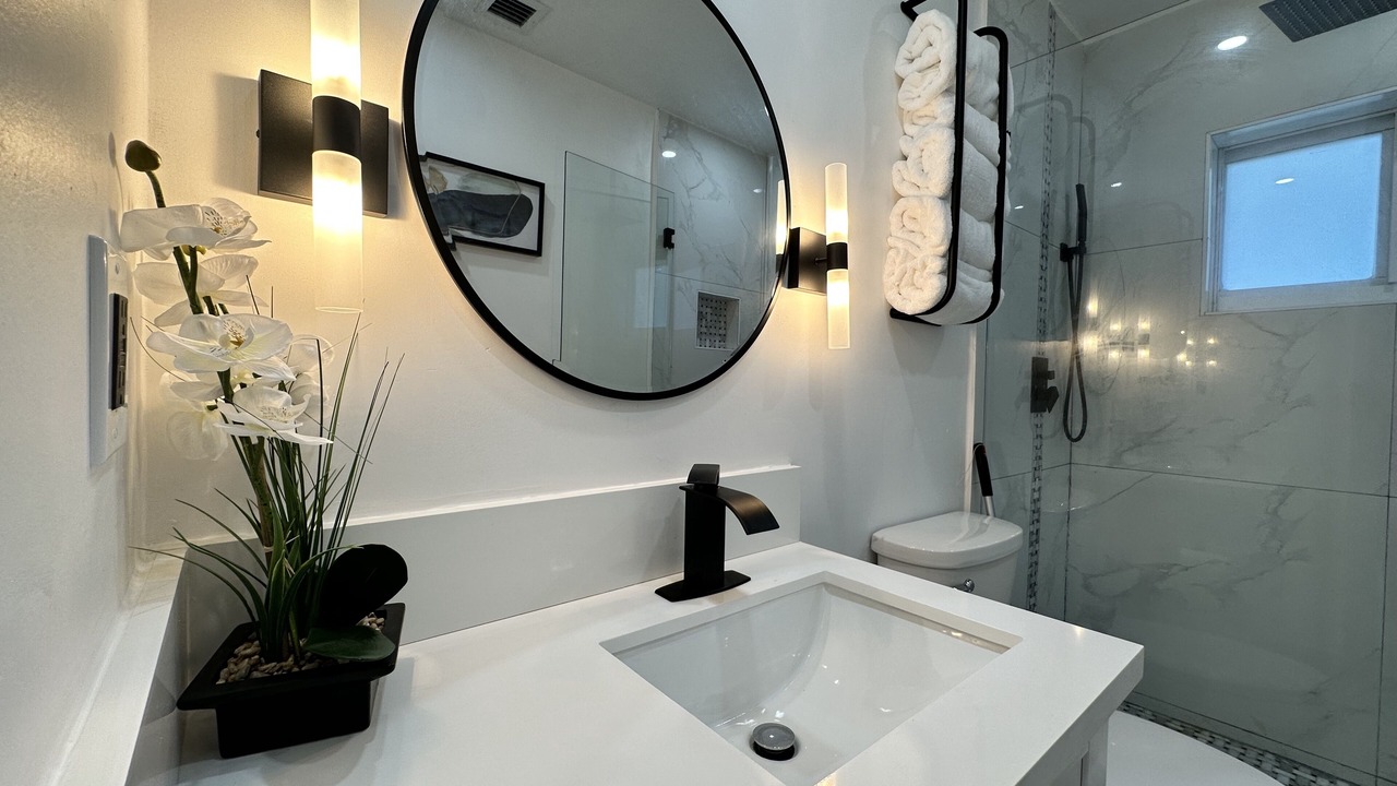 Photo of Bathroom in Golden Glades