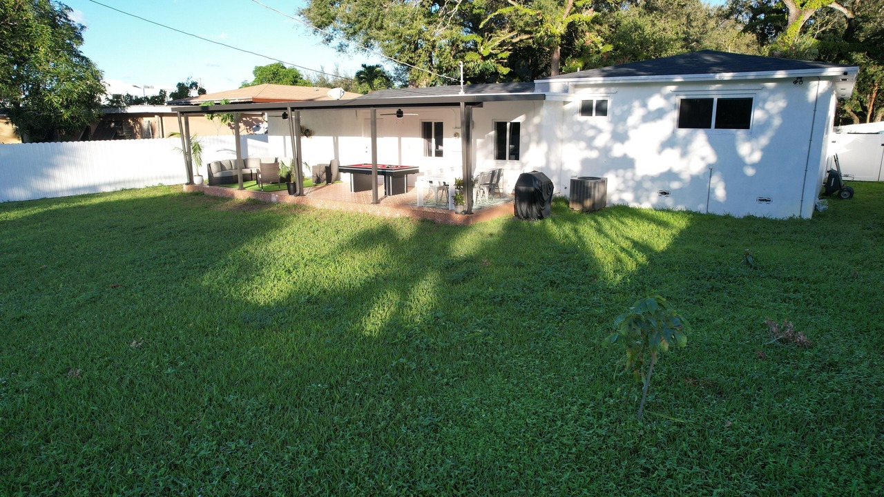 Photo of Patio Balcony in Golden Glades