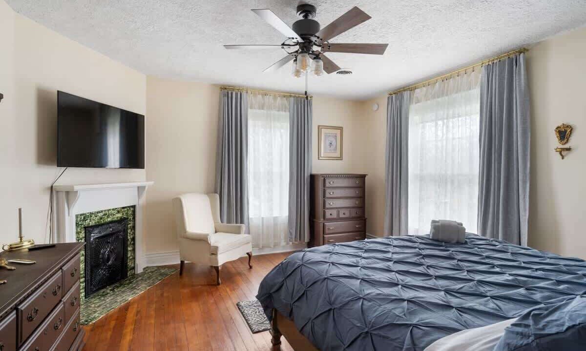 Photo of Bedroom in Beechmont
