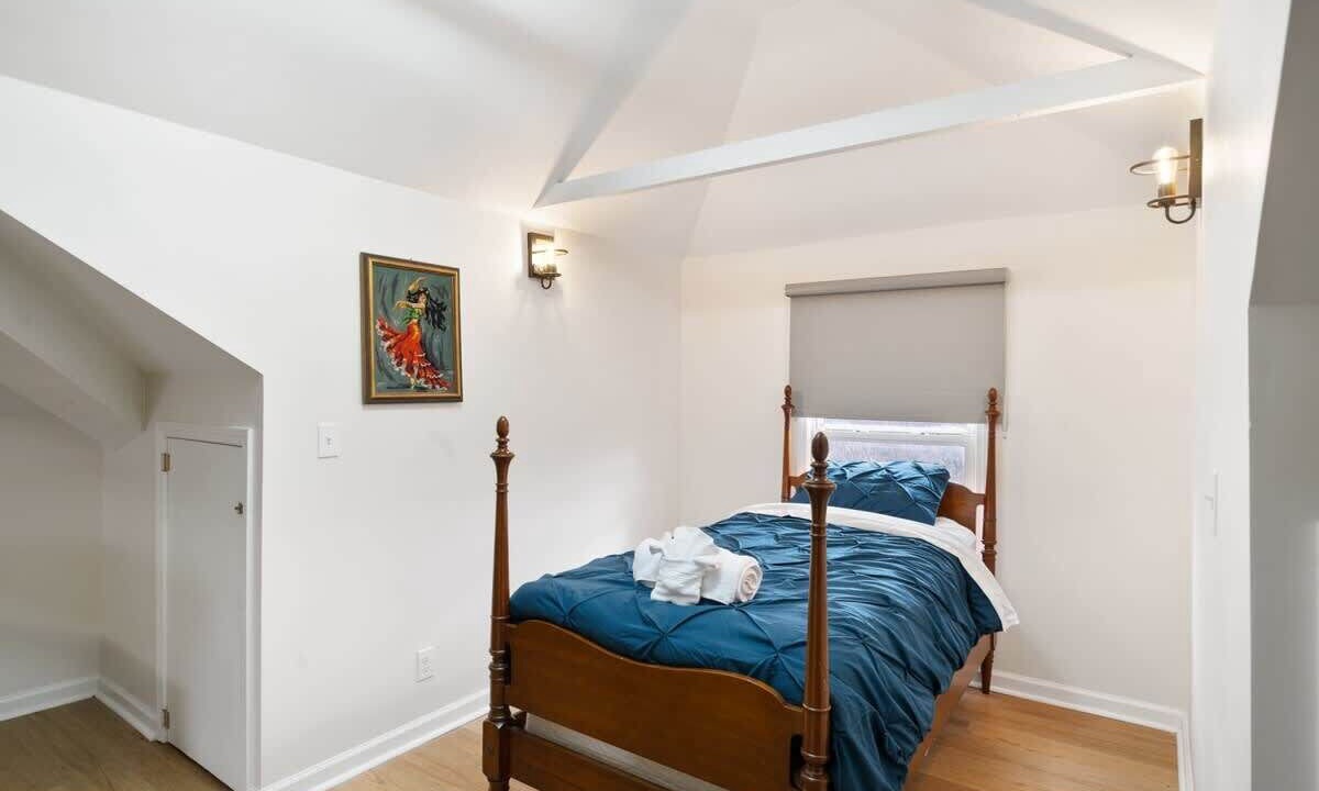 Photo of Bedroom in Beechmont