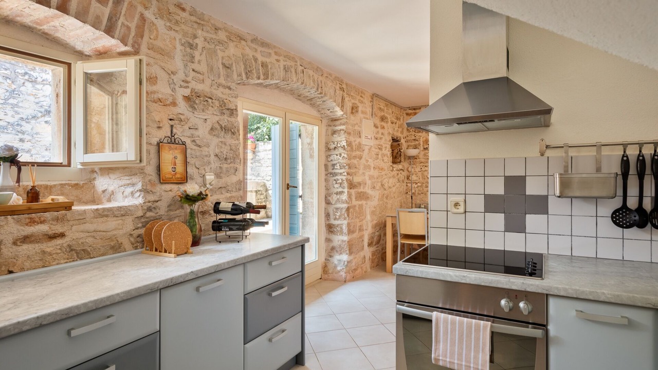 Photo of Kitchen in Tar