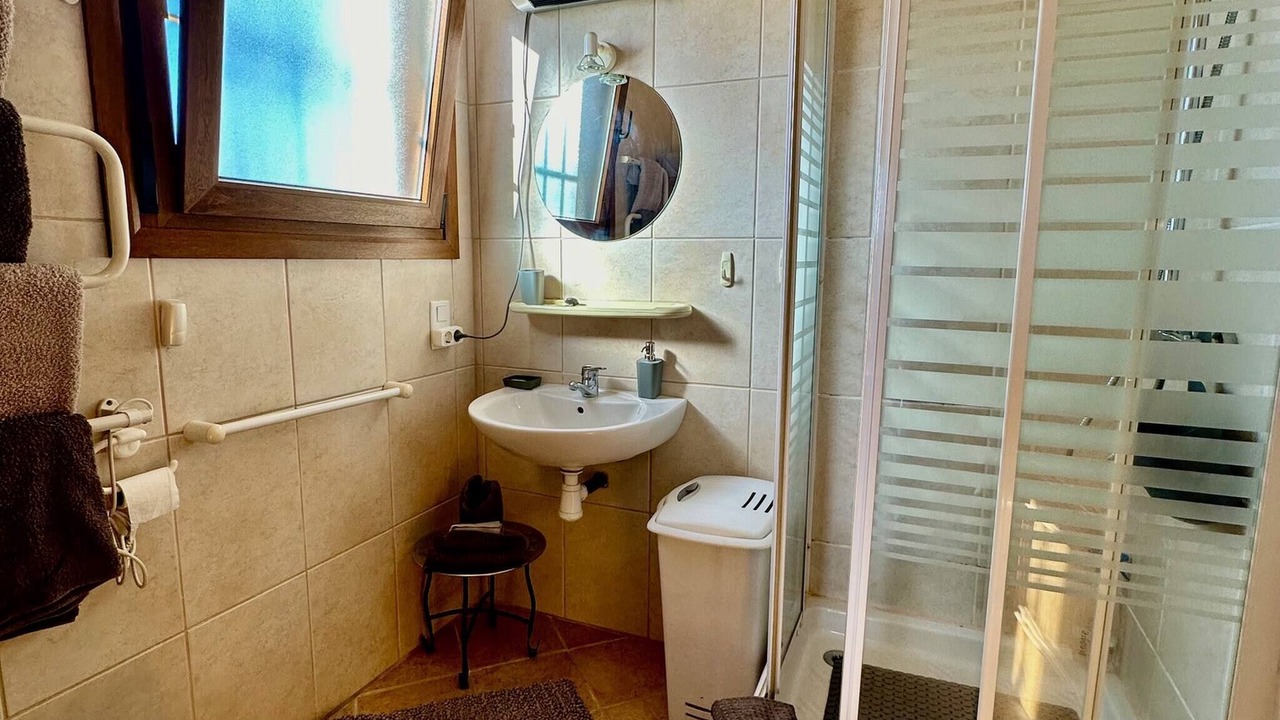 Photo of Bathroom in Calig