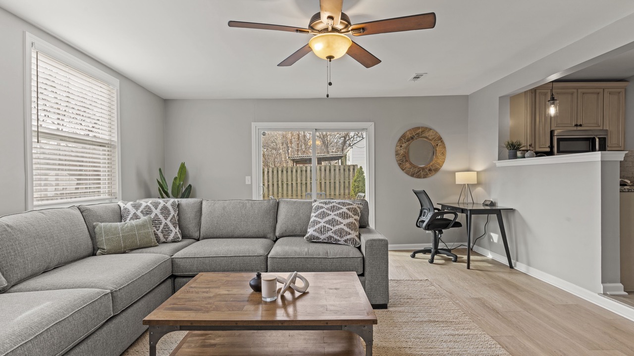 Photo of Livingroom in Prairie Village