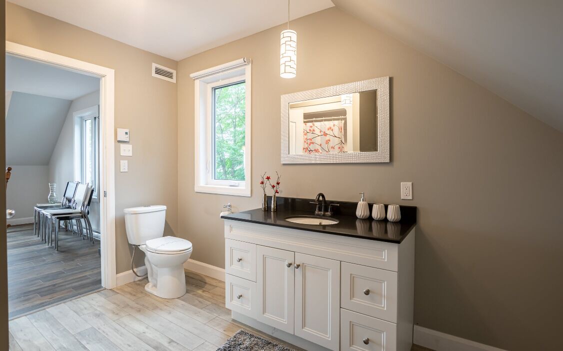 Photo of Bathroom in St-Francois-de-l'Ile-d'Orleans