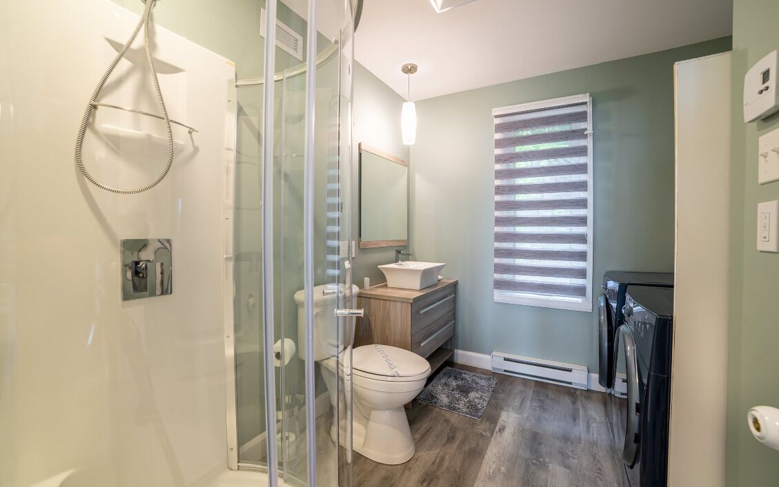 Photo of Bathroom in St-Francois-de-l'Ile-d'Orleans