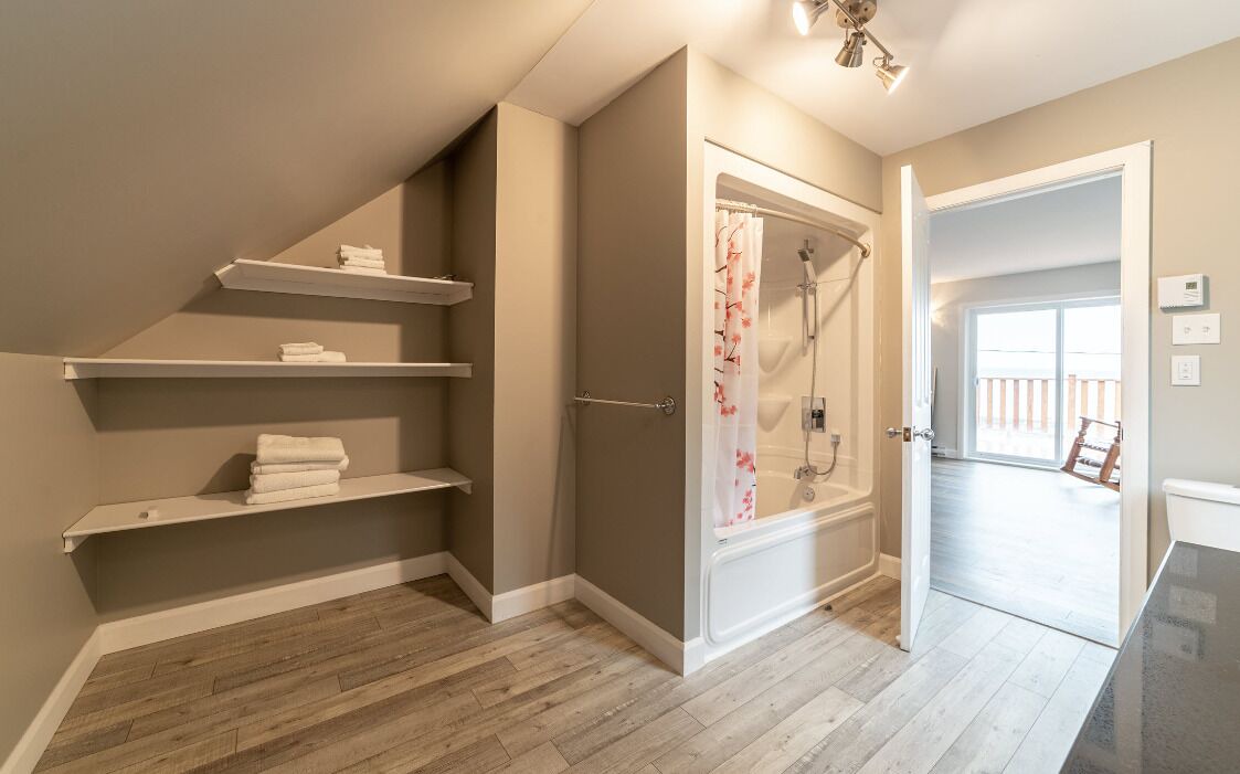 Photo of Bathroom in St-Francois-de-l'Ile-d'Orleans
