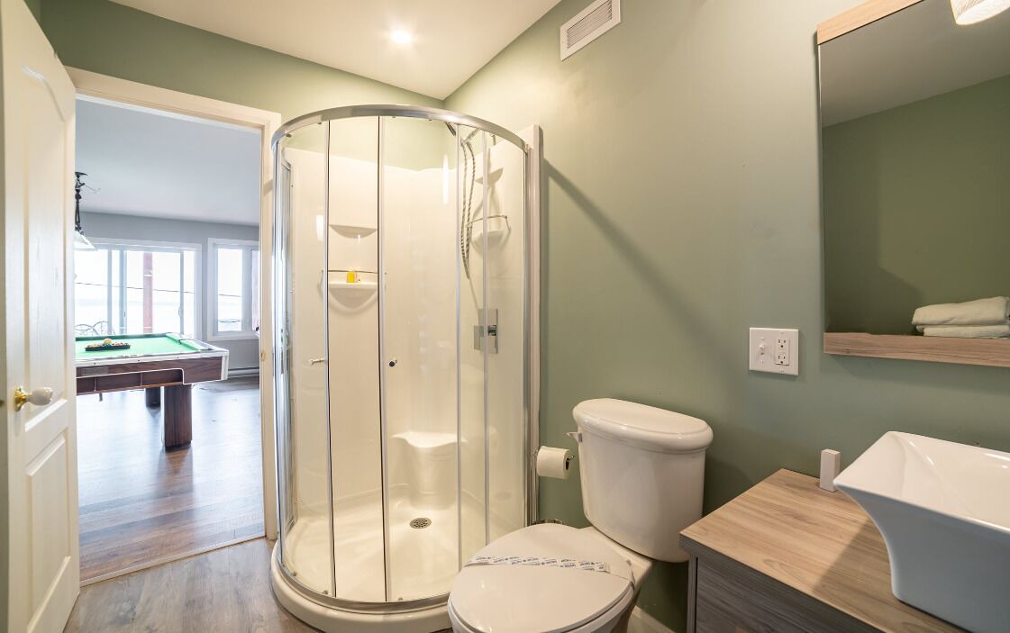 Photo of Bathroom in St-Francois-de-l'Ile-d'Orleans