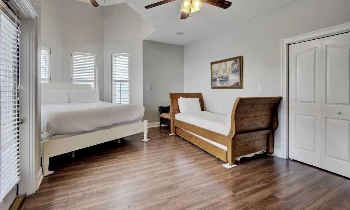 Photo of Bedroom in Crystal Shores