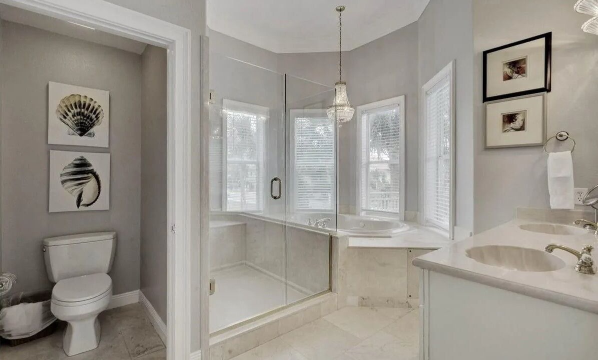 Photo of Bathroom in Crystal Shores