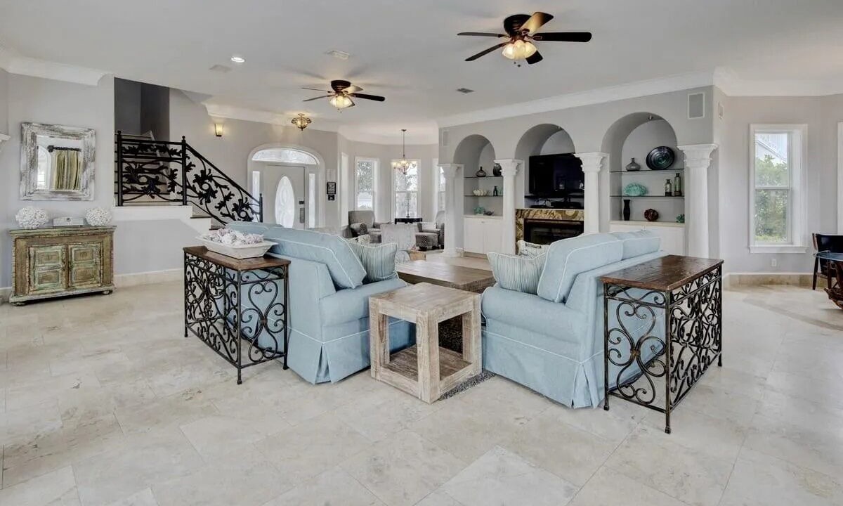 Photo of Livingroom in Crystal Shores