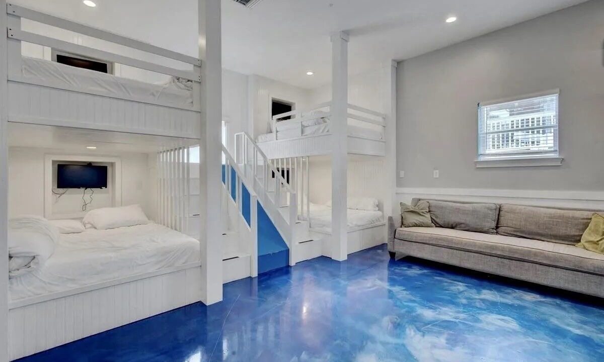 Photo of Bedroom in Crystal Shores