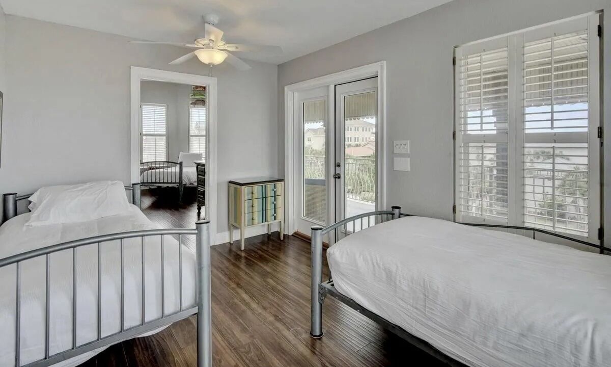 Photo of Bedroom in Crystal Shores