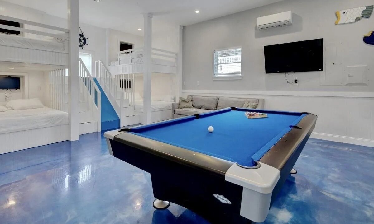 Photo of Bedroom in Crystal Shores