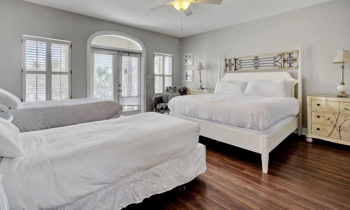 Photo of Bedroom in Crystal Shores