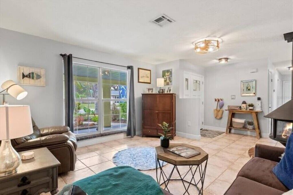 Photo of Livingroom in Sarasota Springs