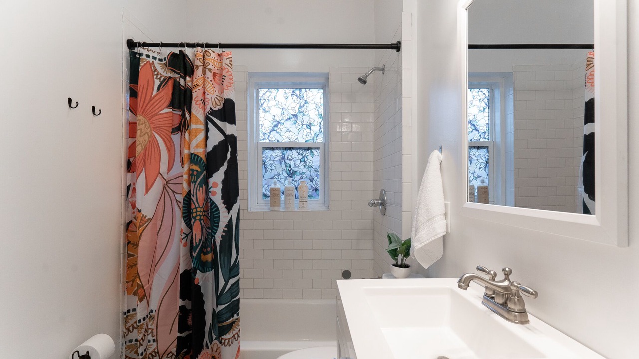 Photo of Bathroom in Babe Denny