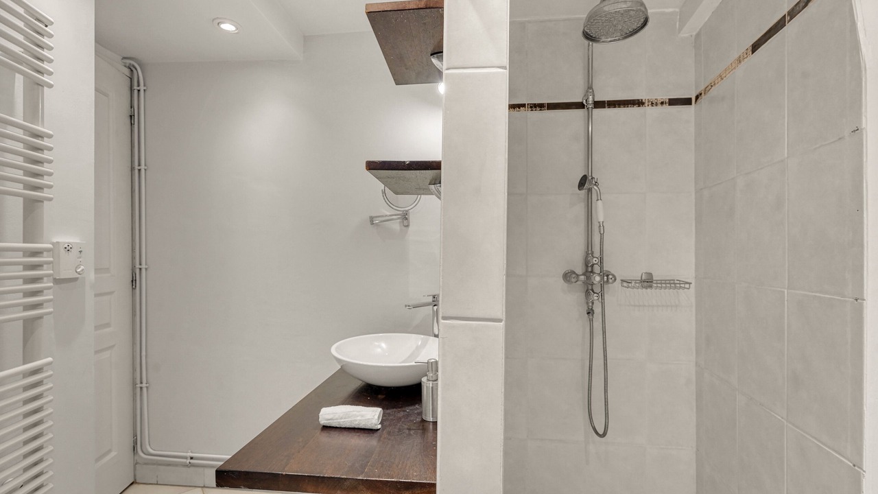 Photo of Bathroom in Carmes