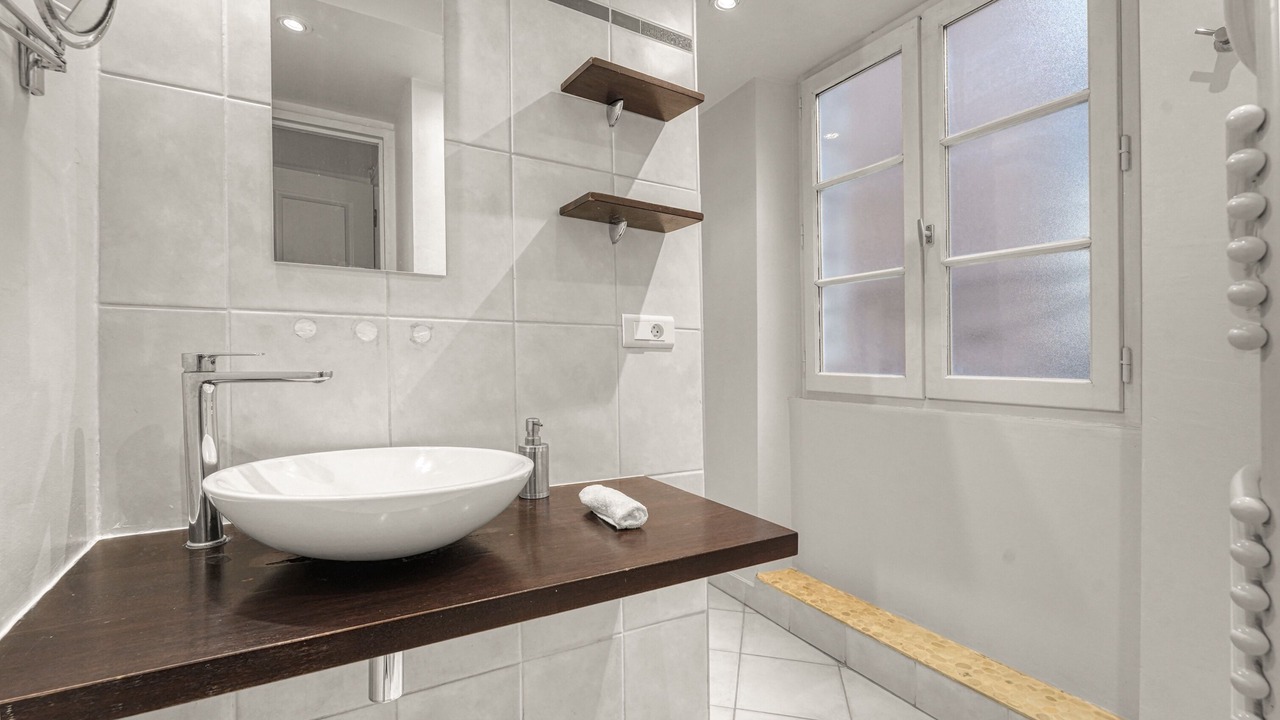 Photo of Bathroom in Carmes
