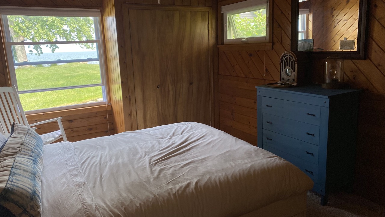 Photo of Bedroom in Town of Somerset
