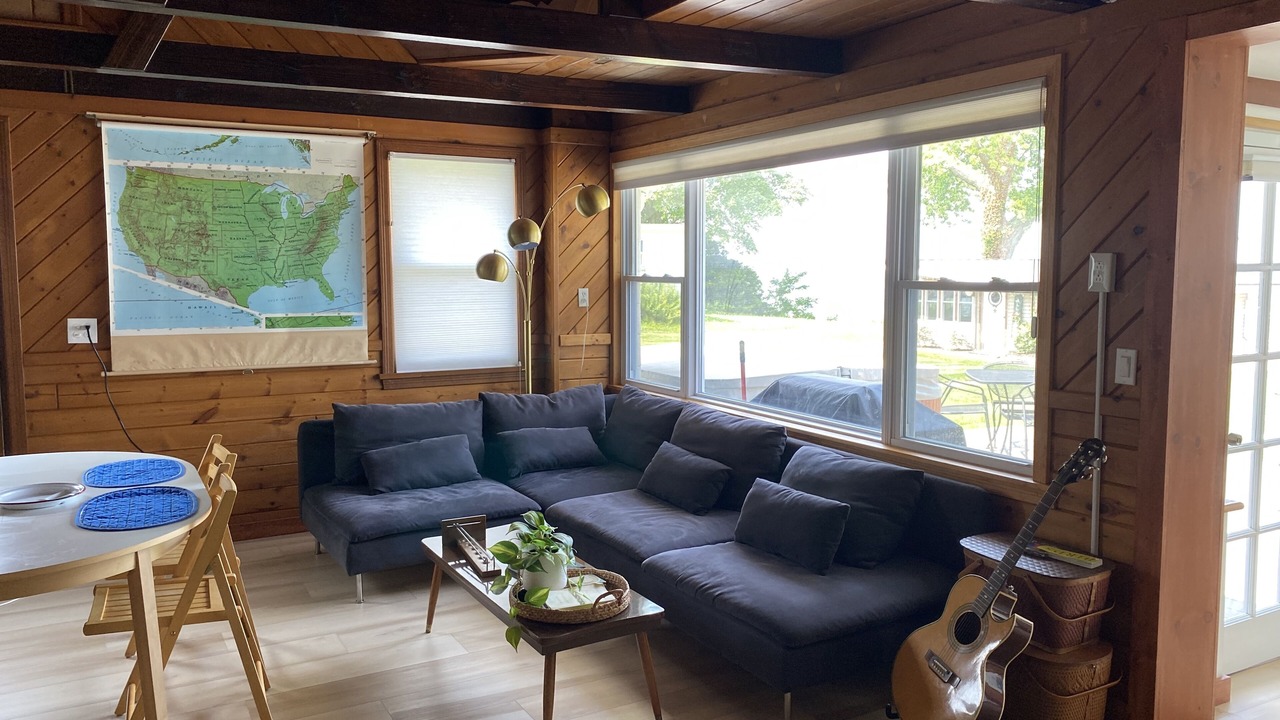 Photo of Livingroom in Town of Somerset