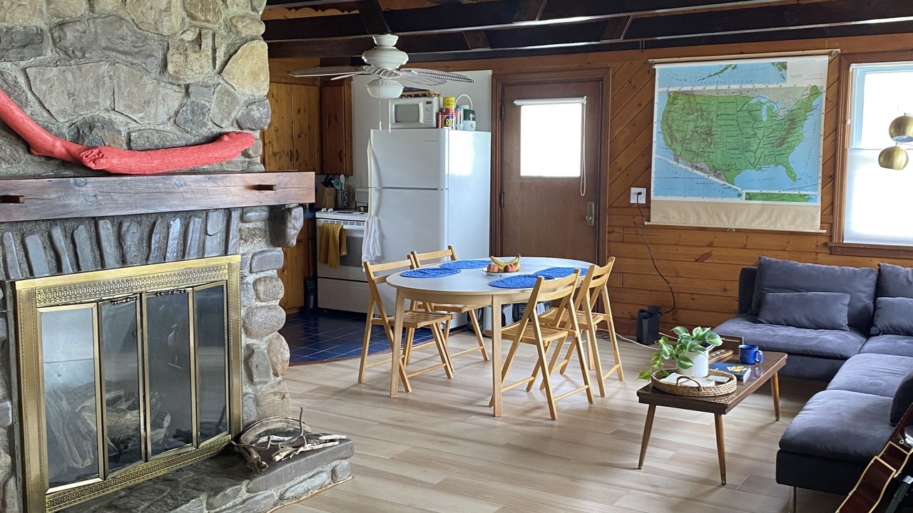 Photo of Livingroom in Town of Somerset