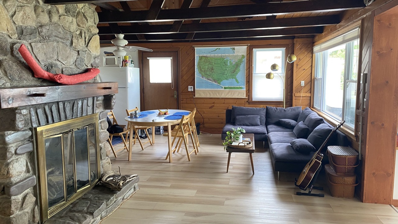 Photo of Livingroom in Town of Somerset