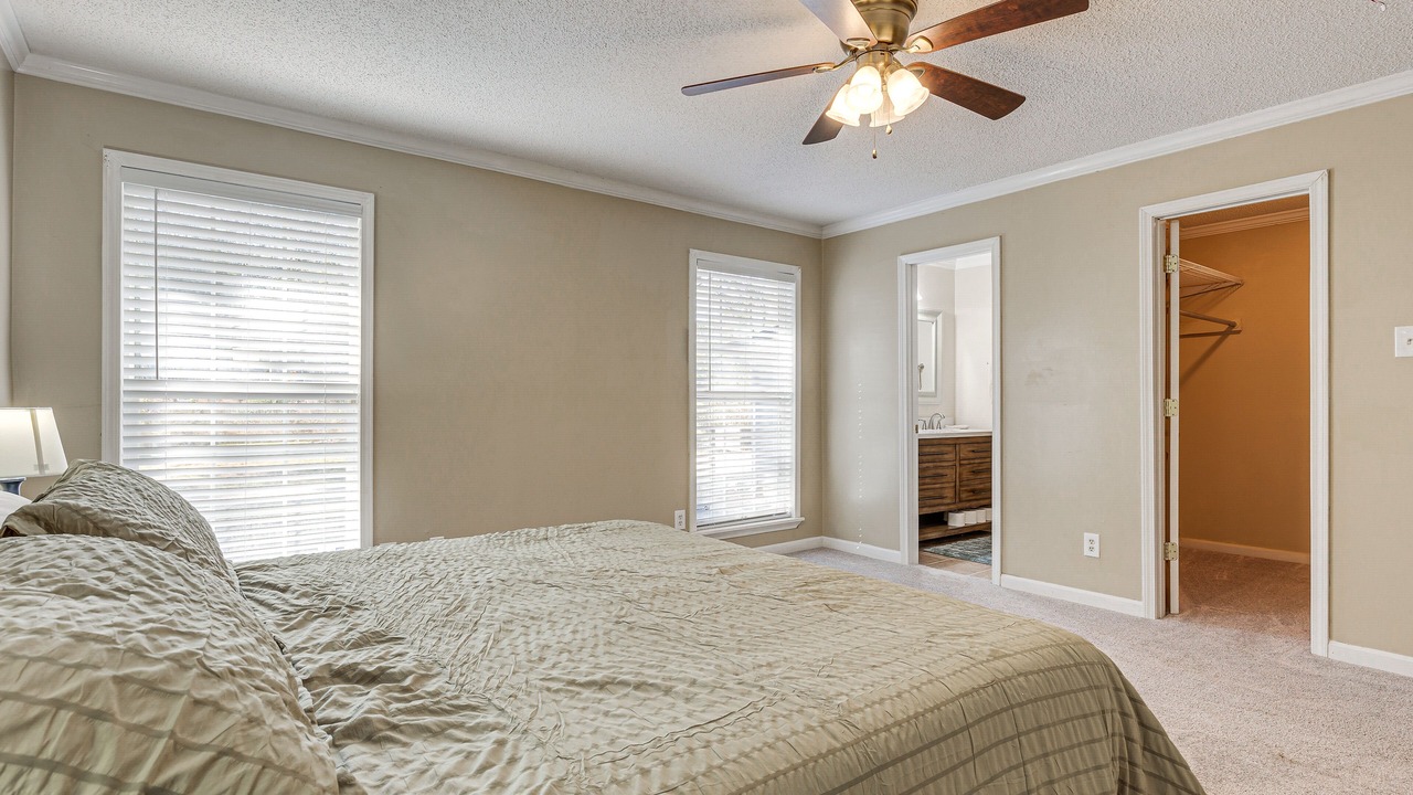 Photo of Bedroom in Theodore