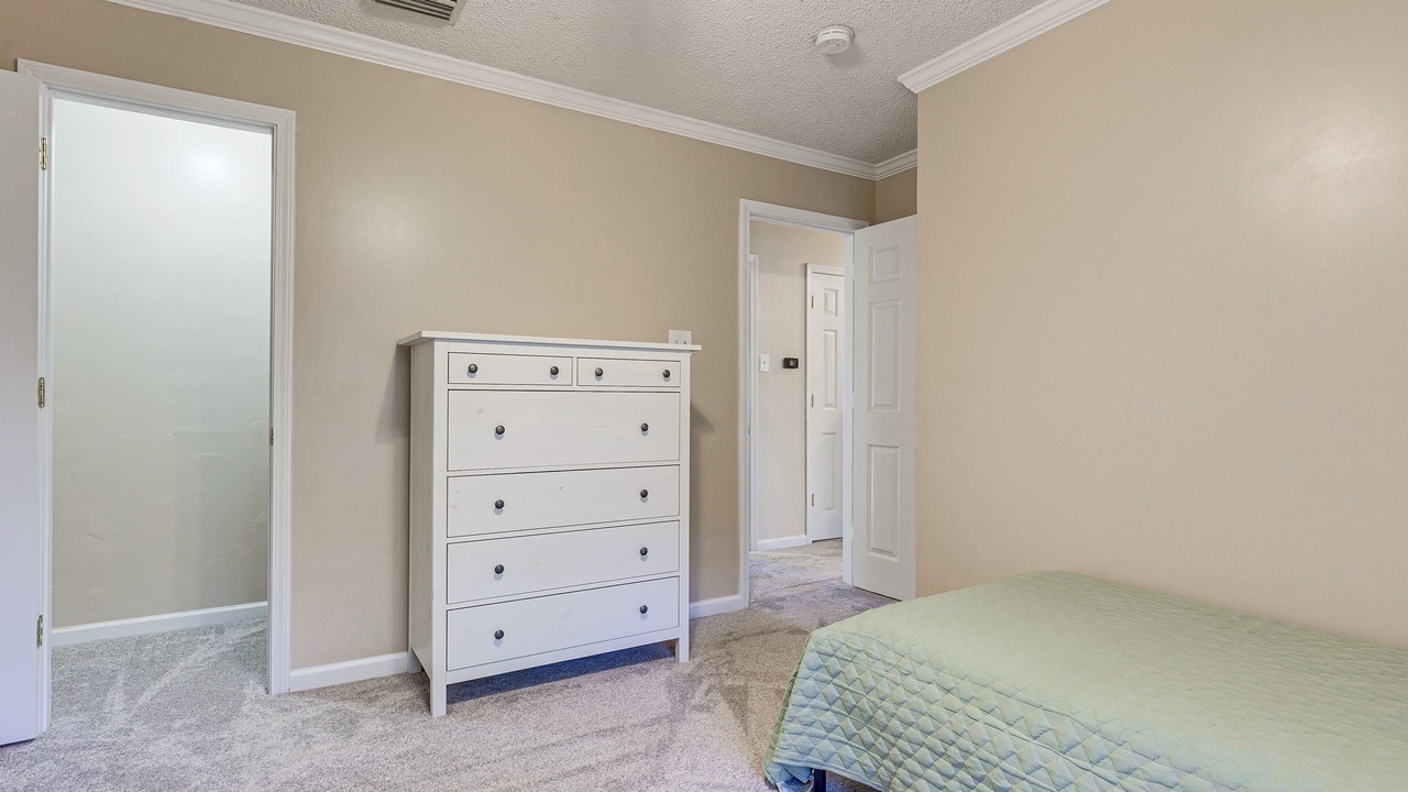 Photo of Bedroom in Theodore