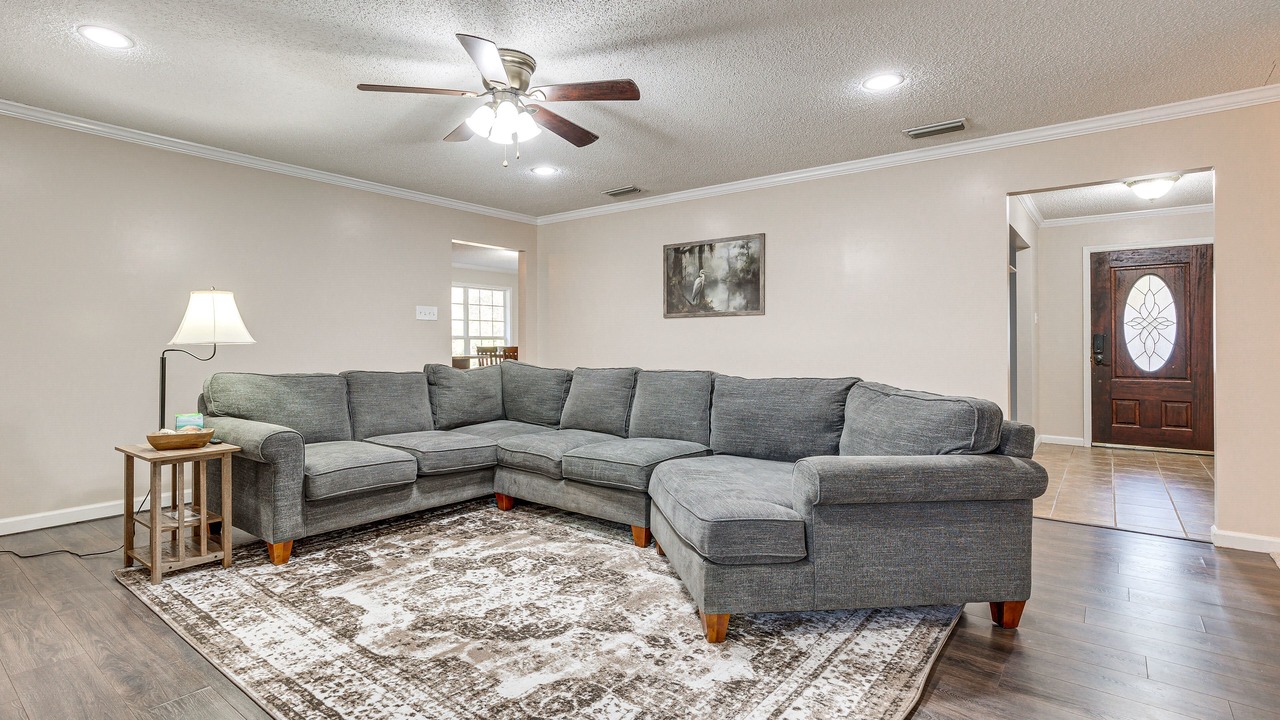 Photo of Livingroom in Theodore