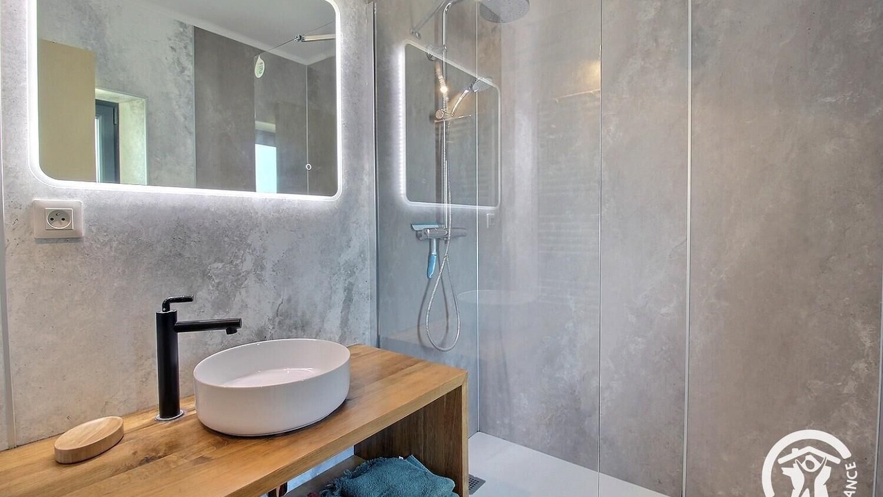 Photo of Bathroom in Trevou-Treguignec