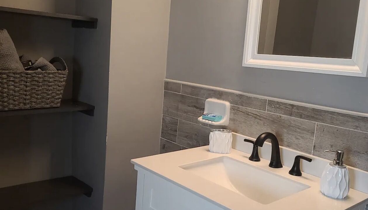 Photo of Bathroom in Point Breeze