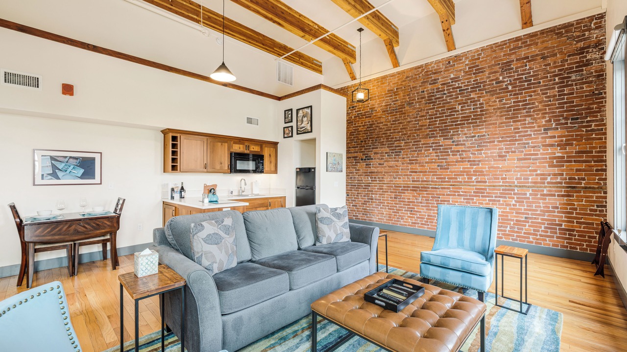 Photo of Livingroom in Amity
