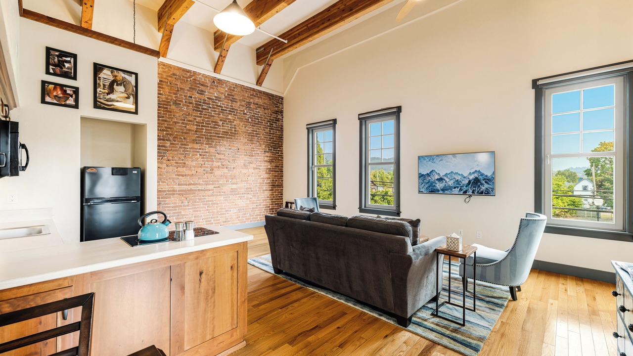 Photo of Livingroom in Amity