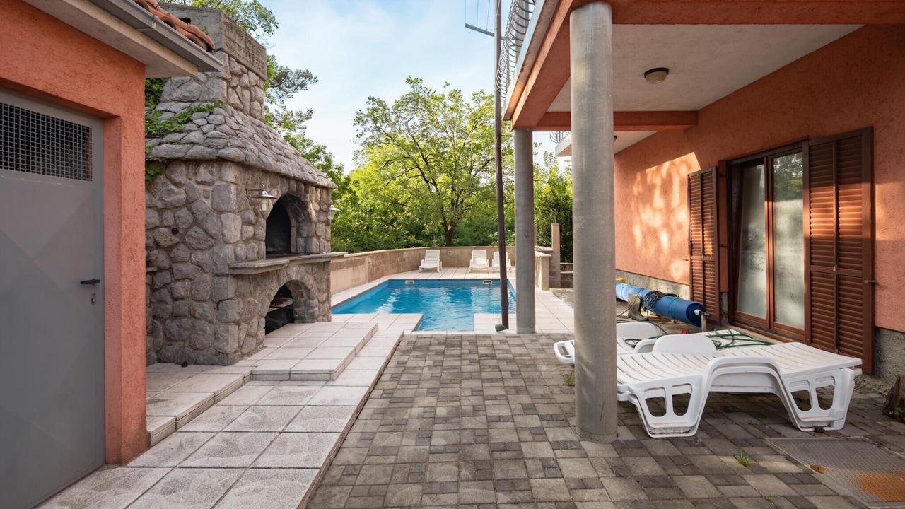 Photo of Outdoor in Rubesi