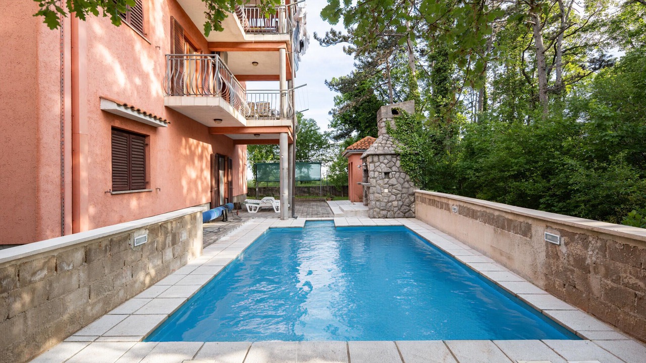 Photo of Outdoor in Rubesi