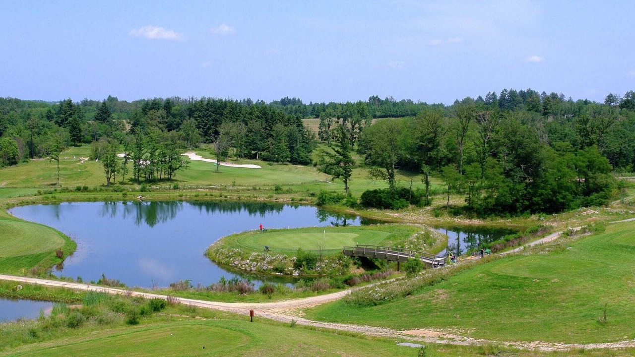 Photo of Others in Roussines