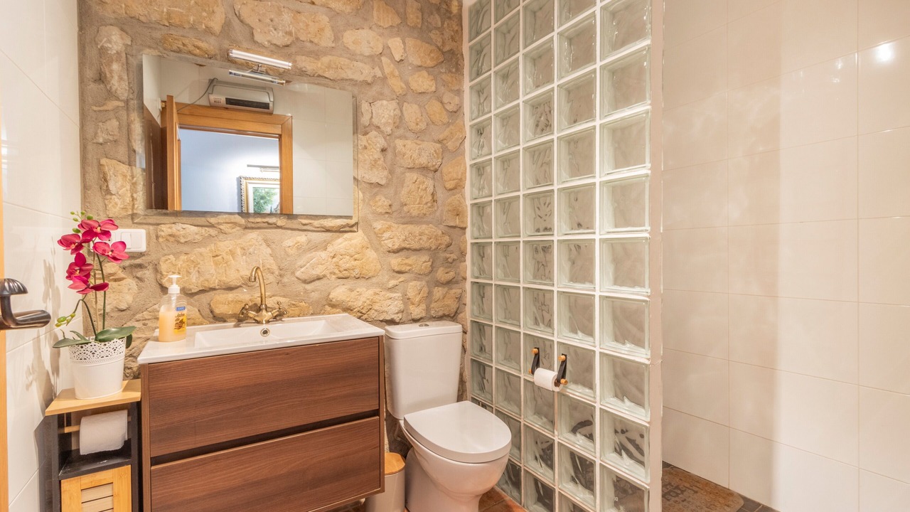Photo of Bathroom in Maials