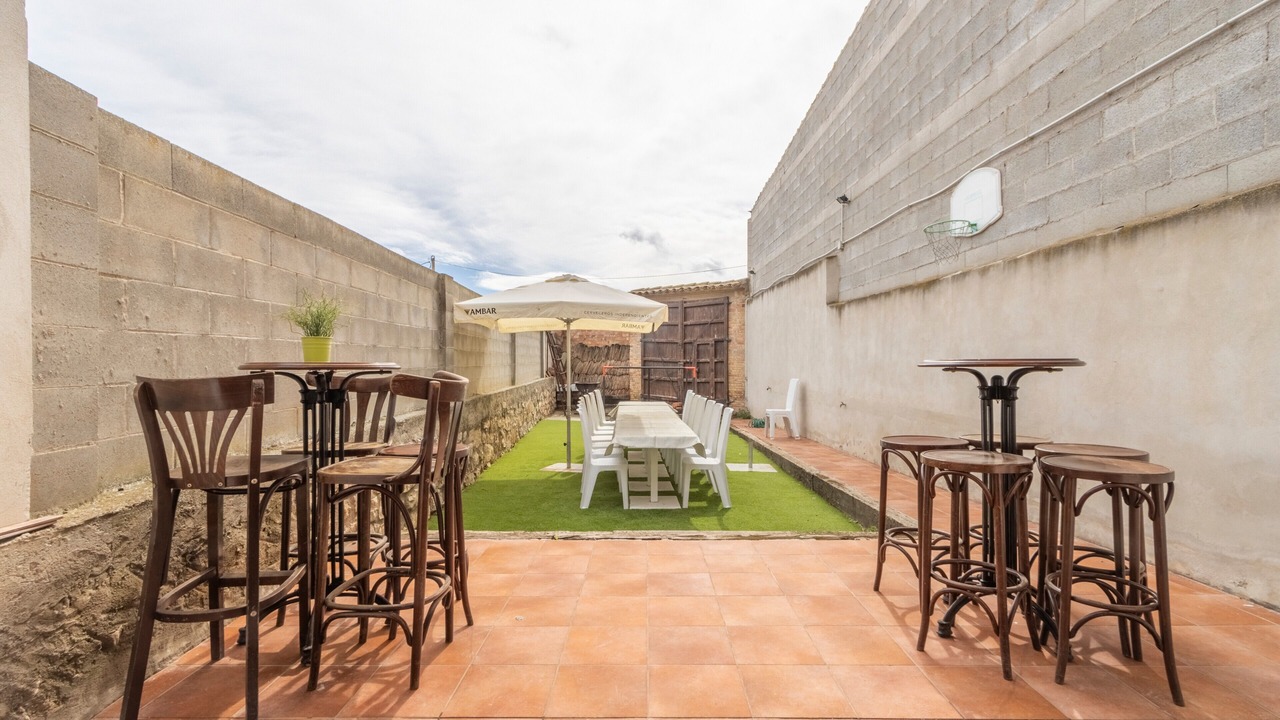 Photo of Outdoor in Maials