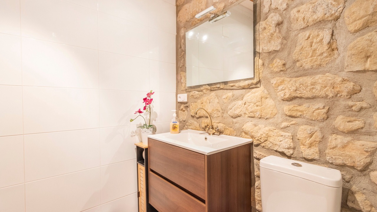 Photo of Bathroom in Maials